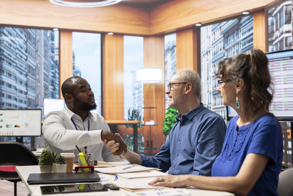 Business owners discuss their SMB cybersecurity with a specialist